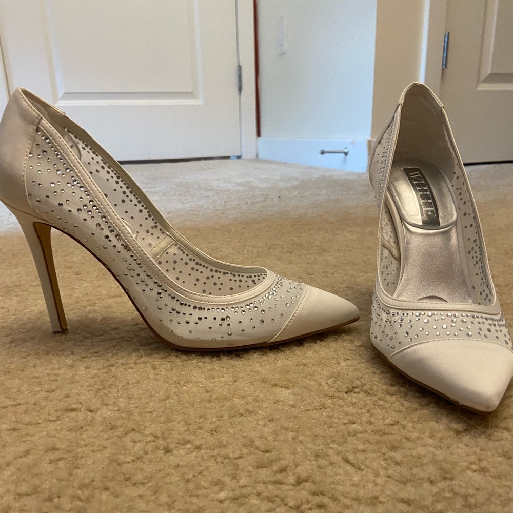 Brand new CRYSTAL Vera Wang heels - Picture 3 of 5